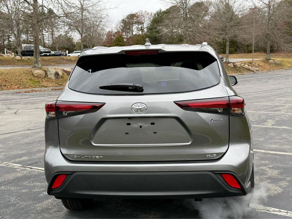 new 2026 Toyota Highlander Hybrid car, priced at $49,483