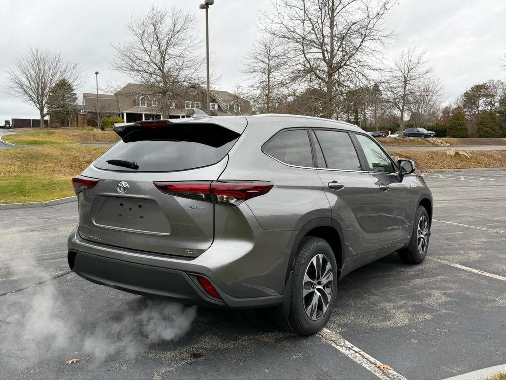 new 2026 Toyota Highlander Hybrid car, priced at $49,483