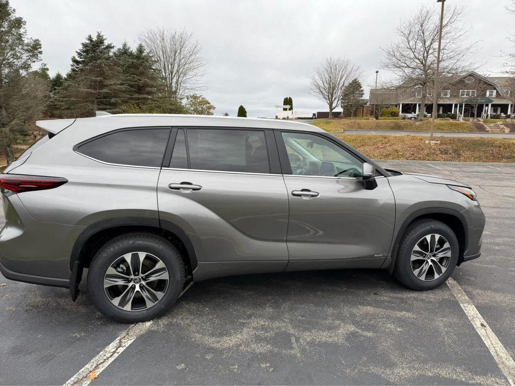 new 2026 Toyota Highlander Hybrid car, priced at $49,483