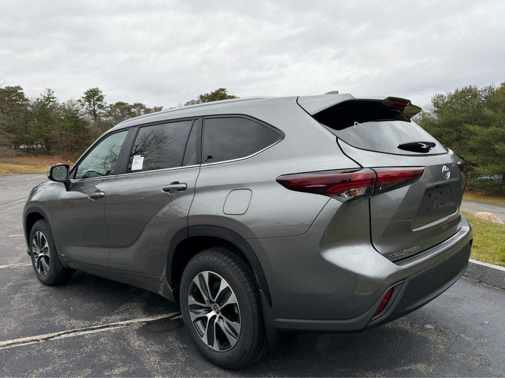 new 2026 Toyota Highlander Hybrid car, priced at $49,483