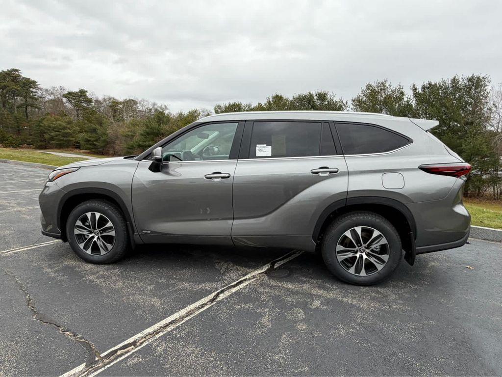 new 2026 Toyota Highlander Hybrid car, priced at $49,483