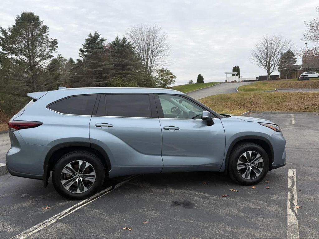 used 2024 Toyota Highlander car, priced at $42,995
