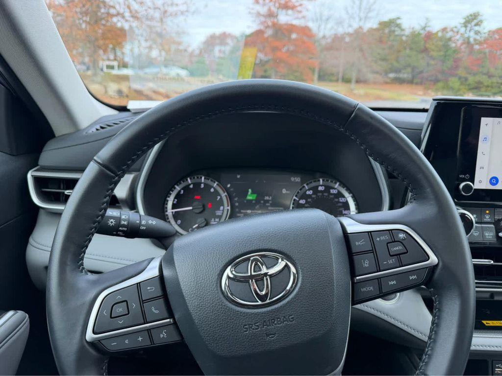 used 2024 Toyota Highlander car, priced at $42,995