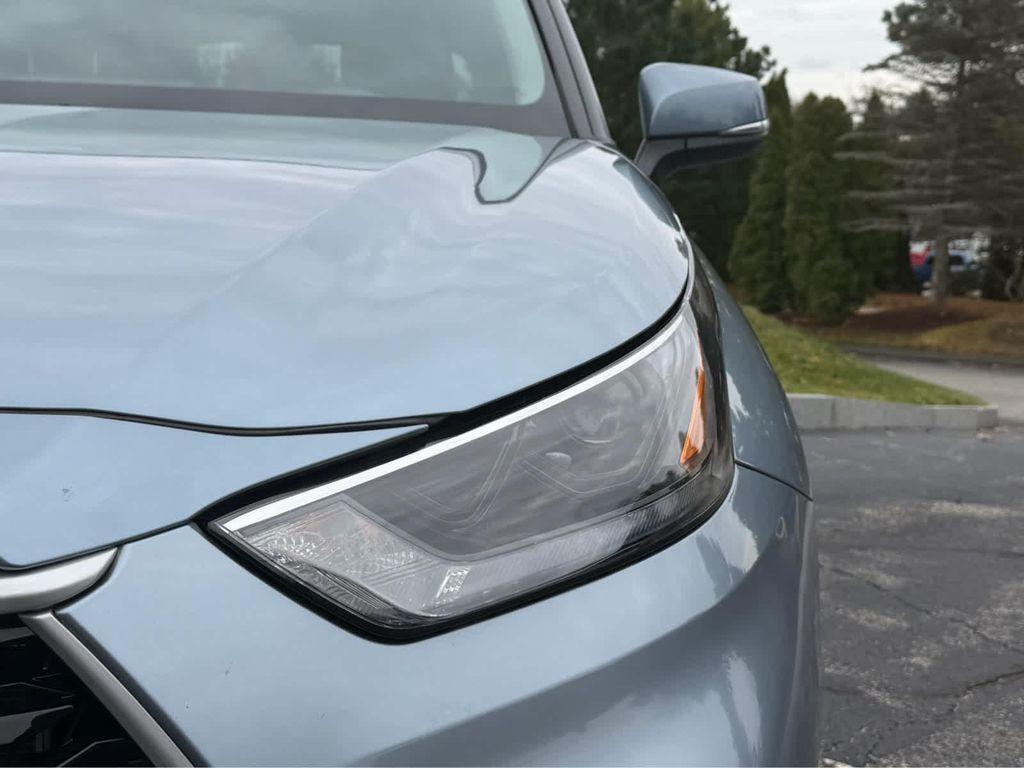 used 2024 Toyota Highlander car, priced at $42,995
