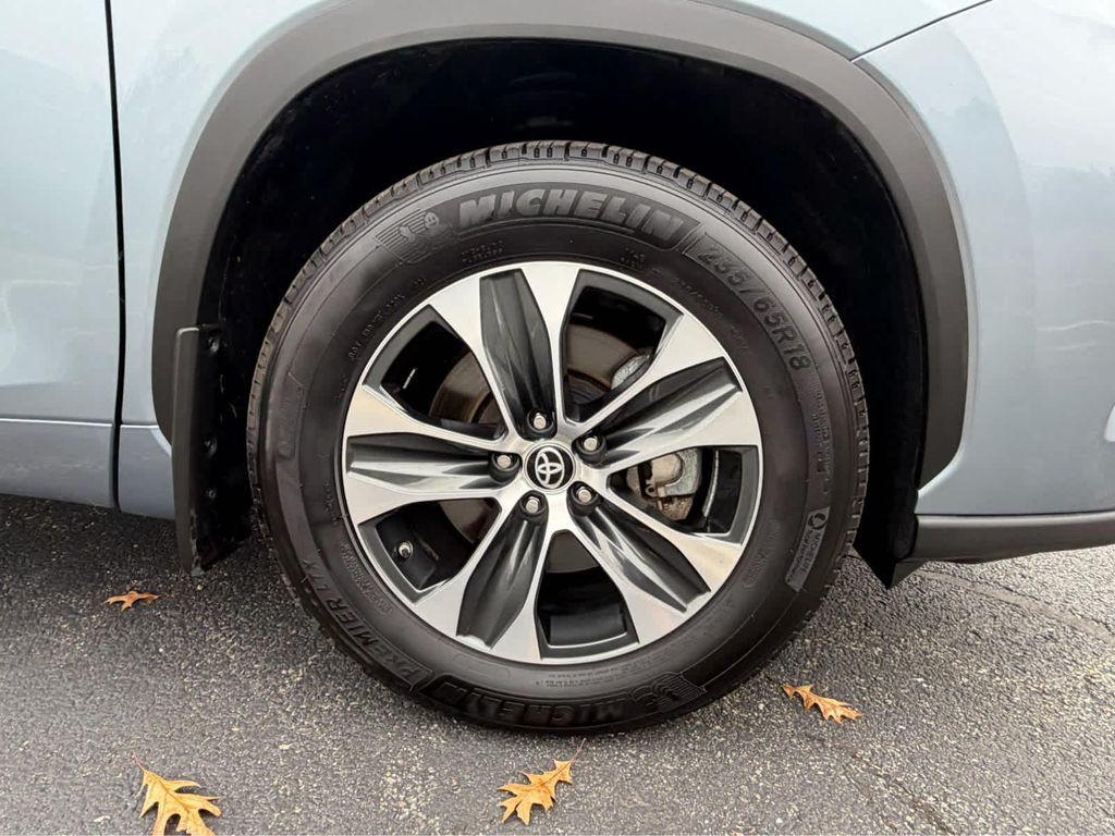 used 2024 Toyota Highlander car, priced at $42,995
