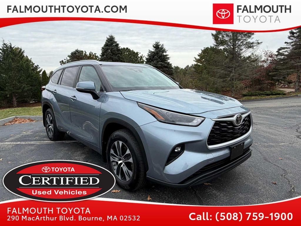 used 2024 Toyota Highlander car, priced at $42,995