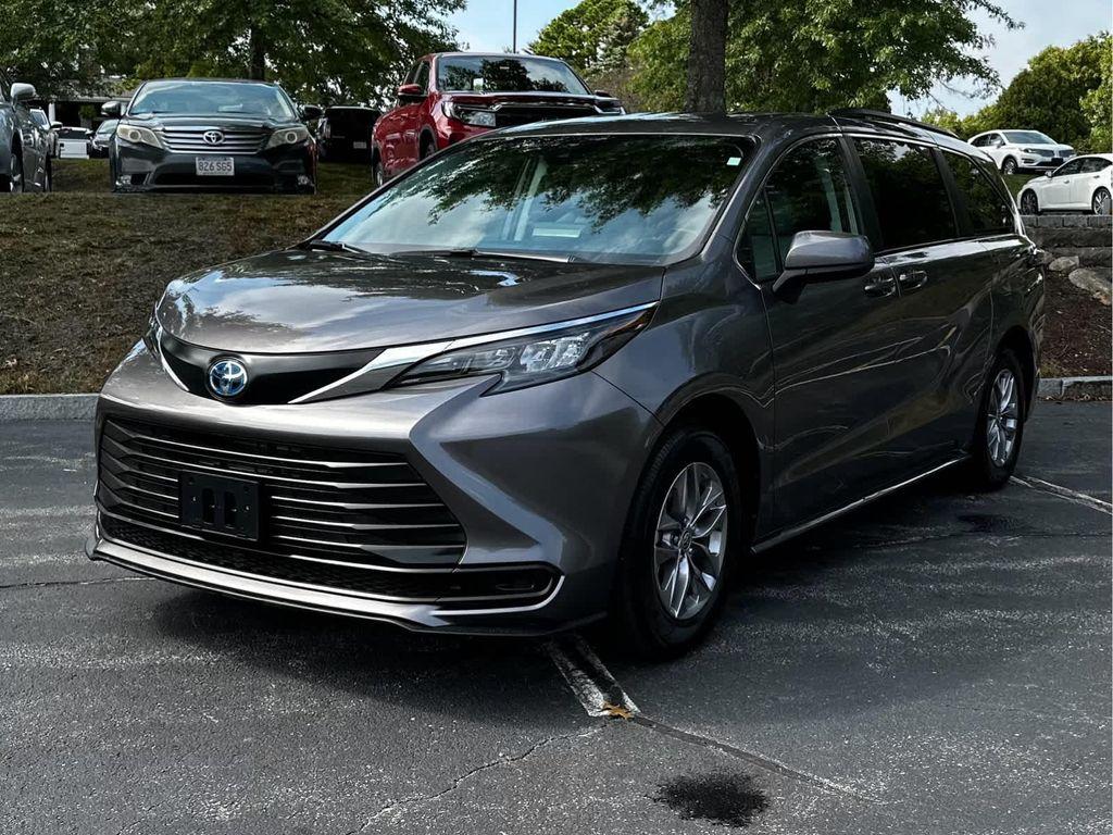 used 2024 Toyota Sienna car, priced at $39,995