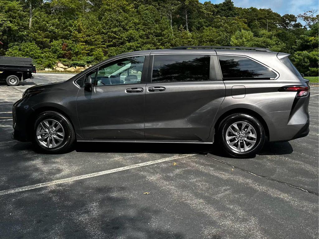 used 2024 Toyota Sienna car, priced at $39,995