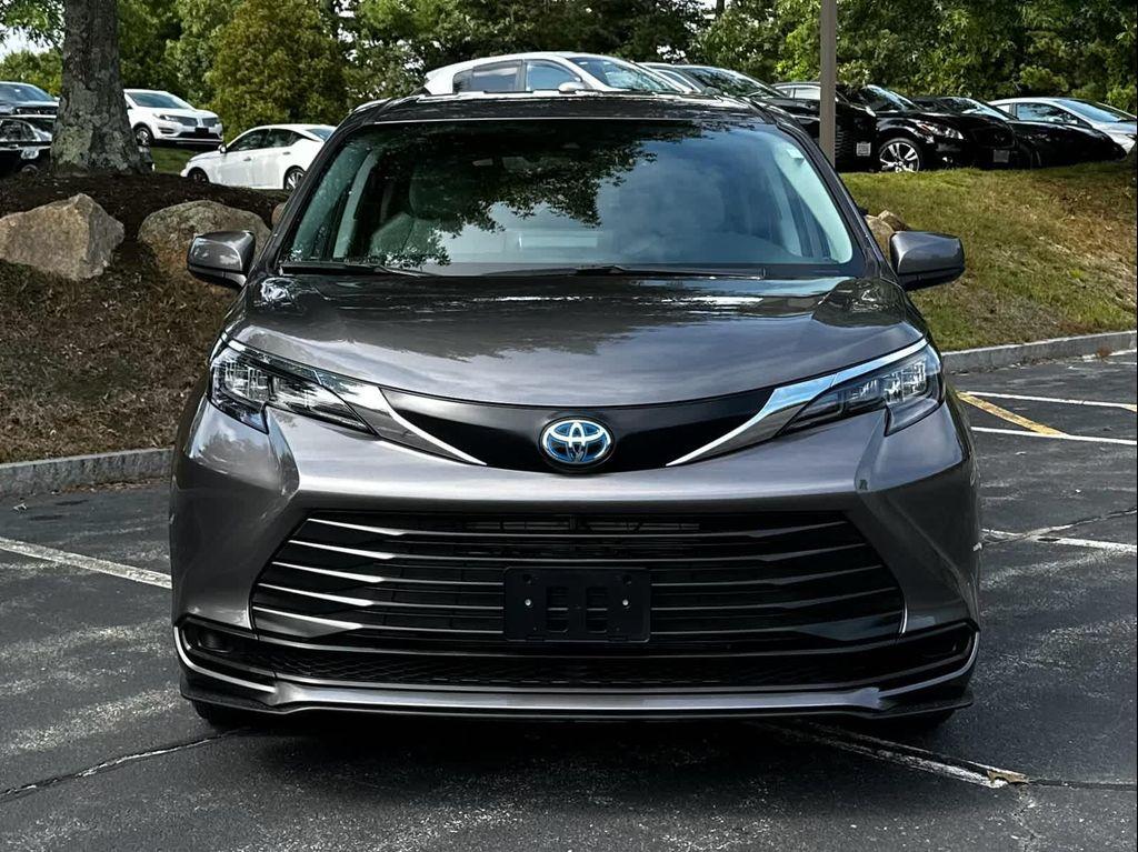 used 2024 Toyota Sienna car, priced at $39,995