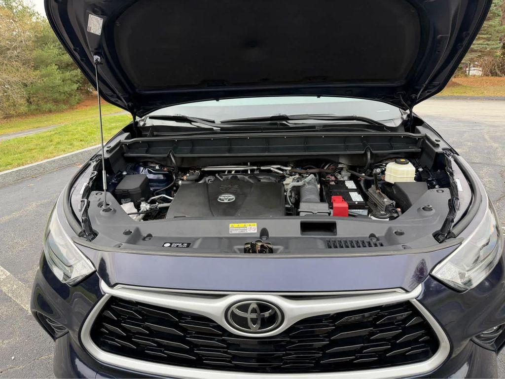 used 2021 Toyota Highlander car, priced at $27,995