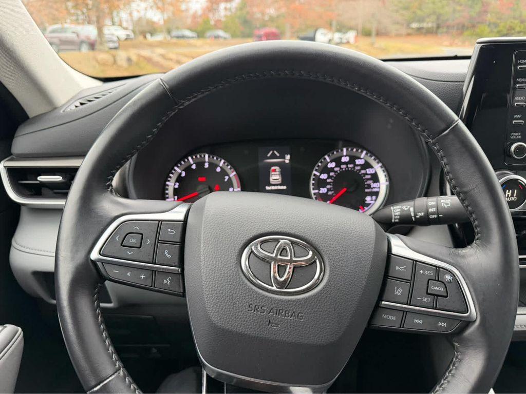 used 2021 Toyota Highlander car, priced at $27,995