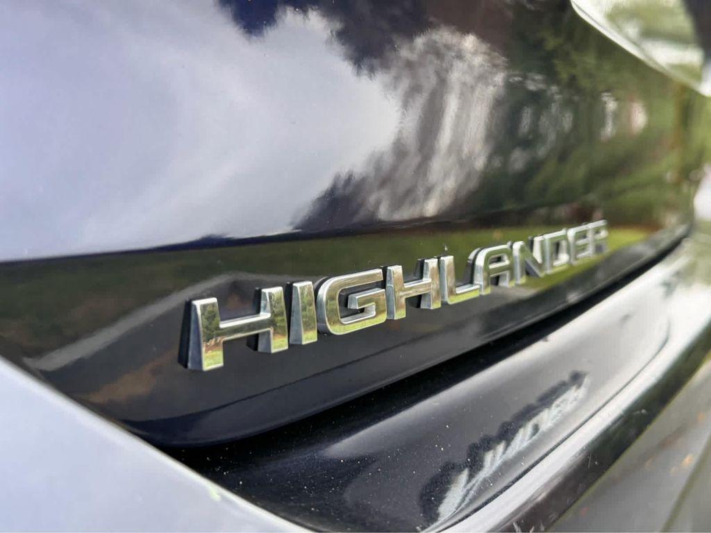 used 2021 Toyota Highlander car, priced at $27,995