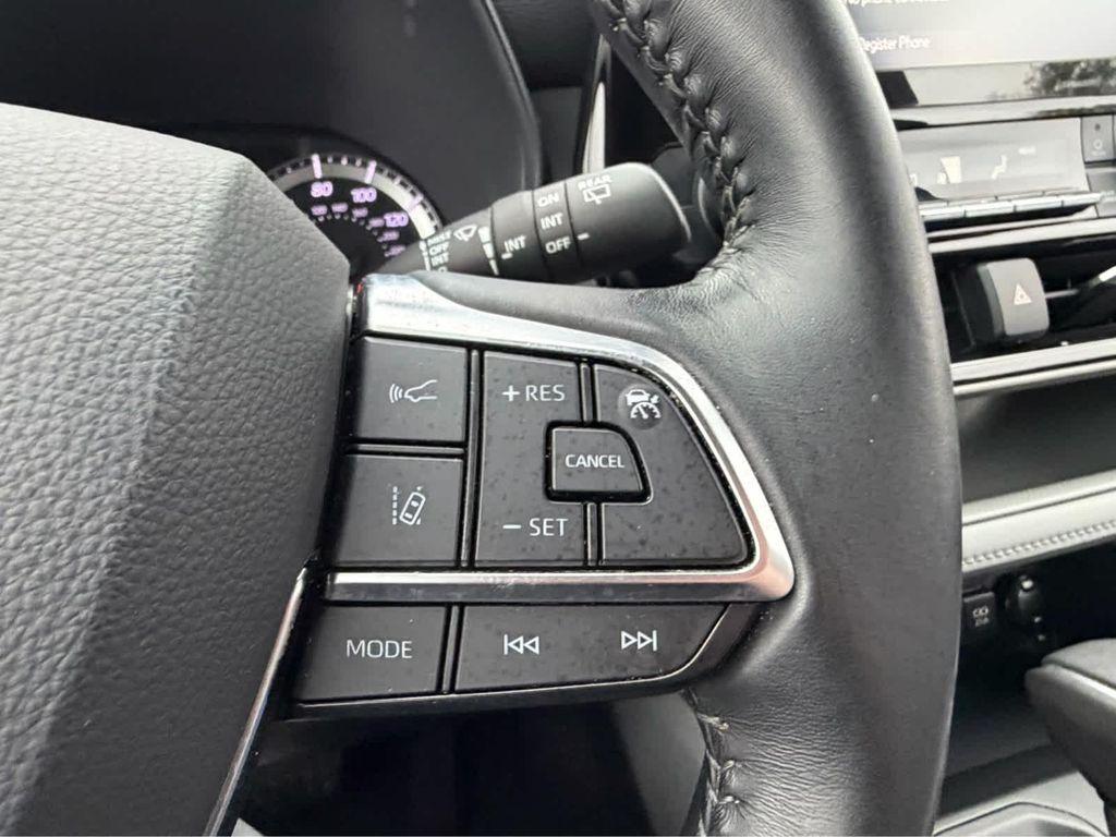 used 2021 Toyota Highlander car, priced at $27,995