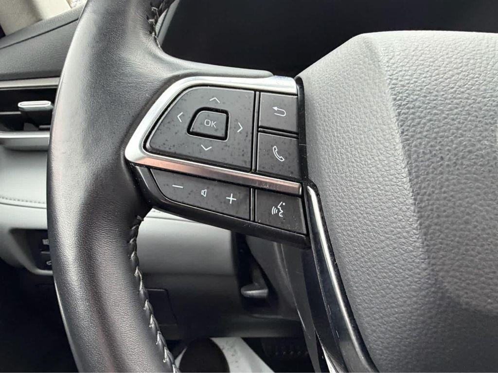 used 2021 Toyota Highlander car, priced at $27,995