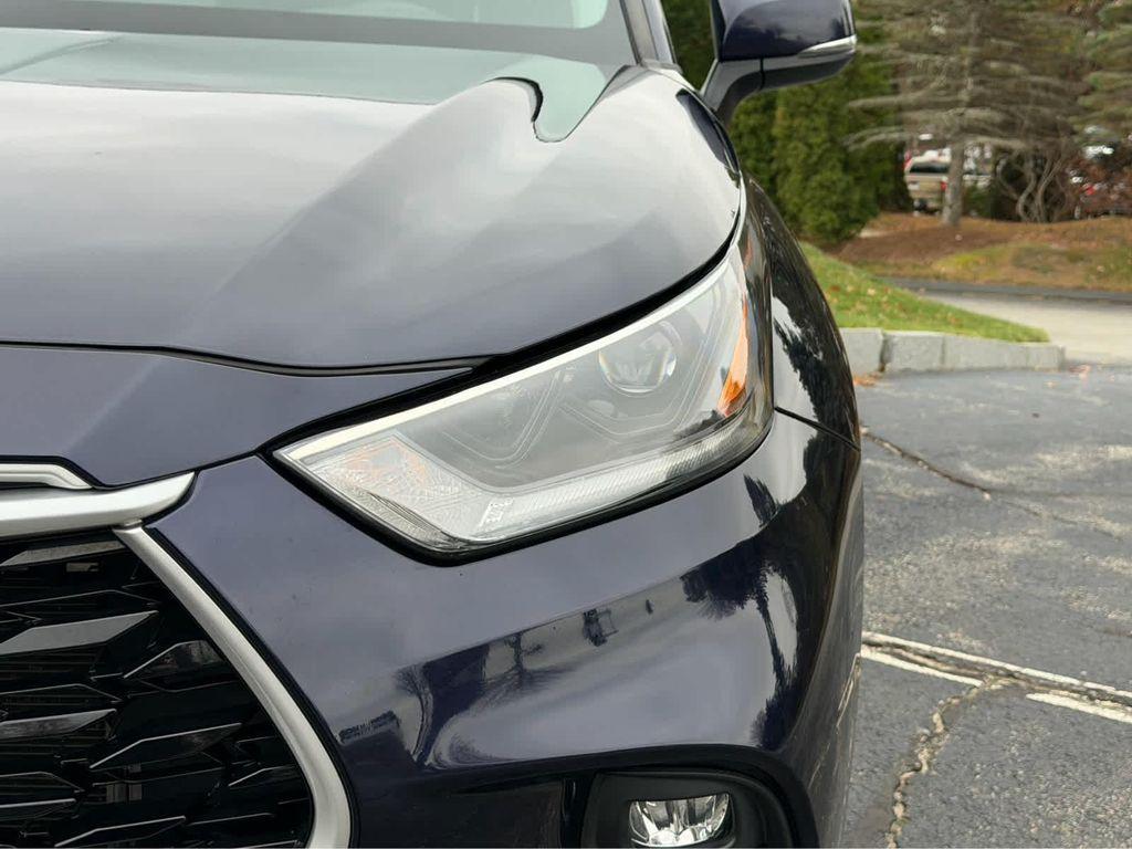 used 2021 Toyota Highlander car, priced at $27,995