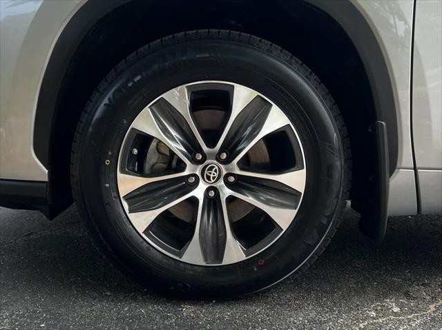 used 2023 Toyota Highlander car, priced at $39,995