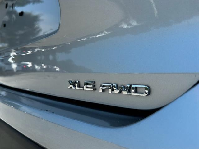 used 2020 Toyota Highlander car, priced at $31,995