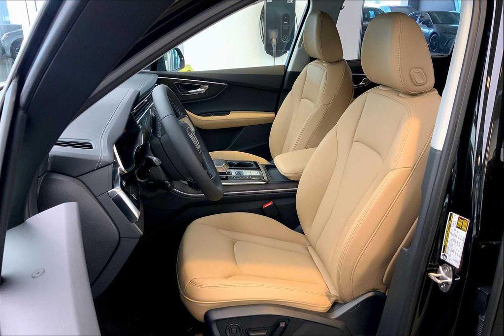 new 2025 Audi Q7 car, priced at $76,205