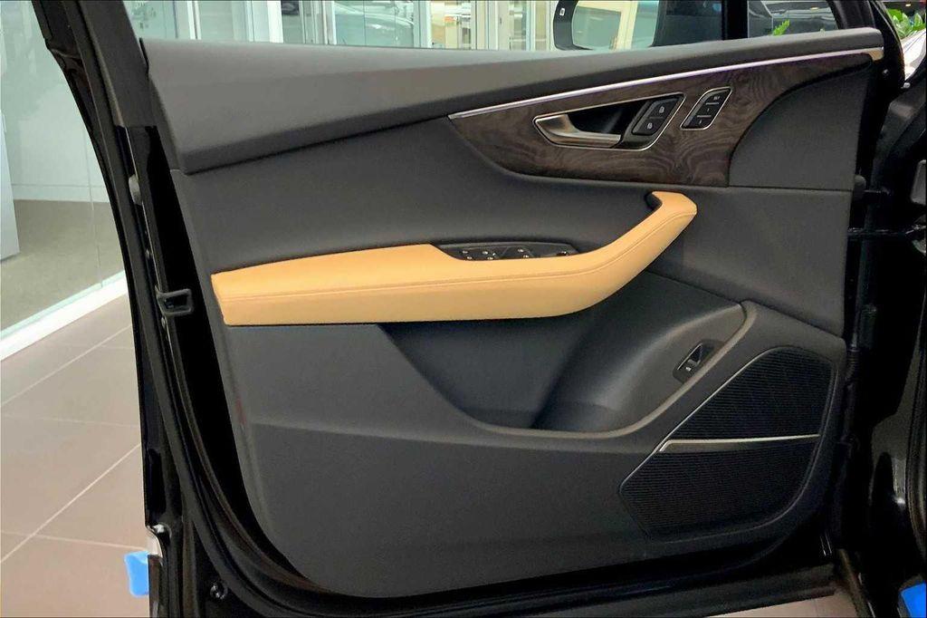 new 2025 Audi Q7 car, priced at $76,205
