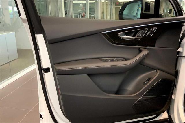 new 2025 Audi Q7 car, priced at $77,090