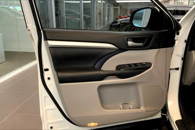 used 2019 Toyota Highlander car, priced at $25,912