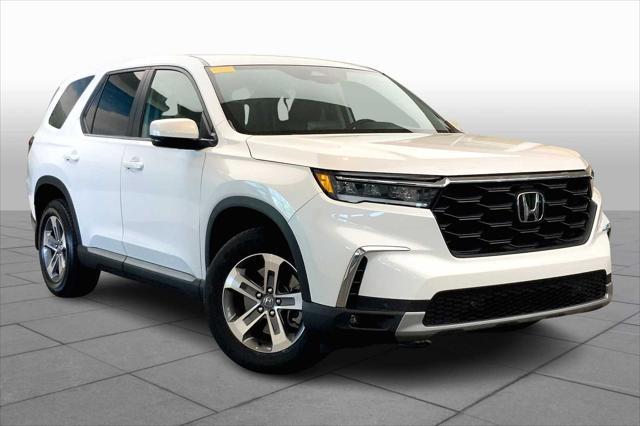 used 2025 Honda Pilot car, priced at $38,999