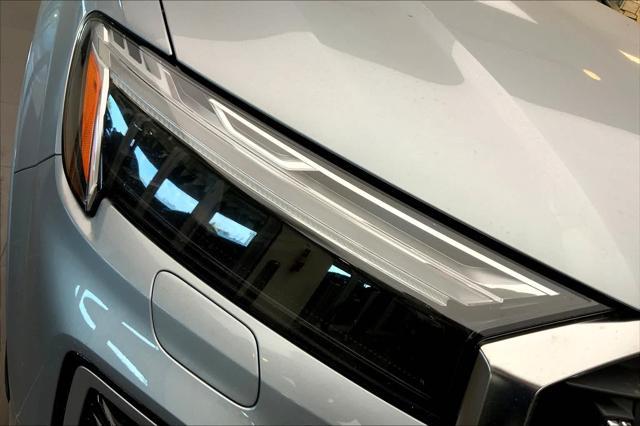 new 2025 Audi Q7 car, priced at $75,990