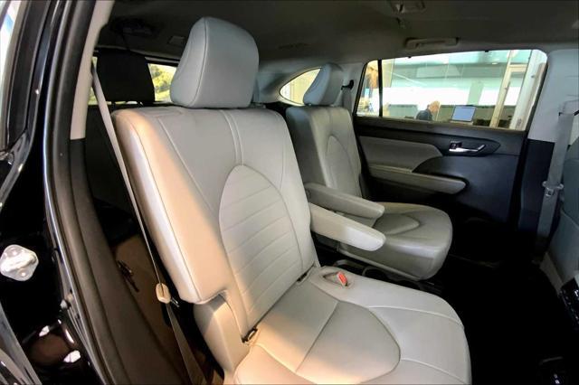 used 2024 Toyota Highlander car, priced at $33,490