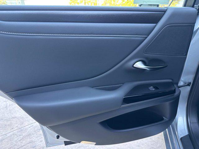 new 2025 Lexus ES 350 car, priced at $50,289