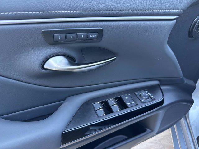 new 2025 Lexus ES 350 car, priced at $50,289
