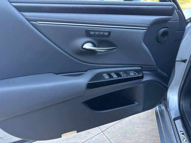 new 2025 Lexus ES 350 car, priced at $50,289