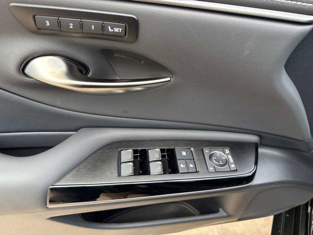 new 2025 Lexus ES 300h car, priced at $50,599