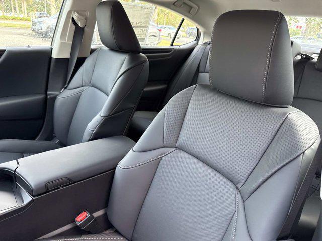new 2025 Lexus ES 300h car, priced at $50,599