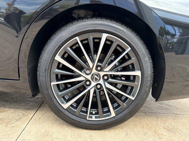new 2025 Lexus ES 300h car, priced at $50,599