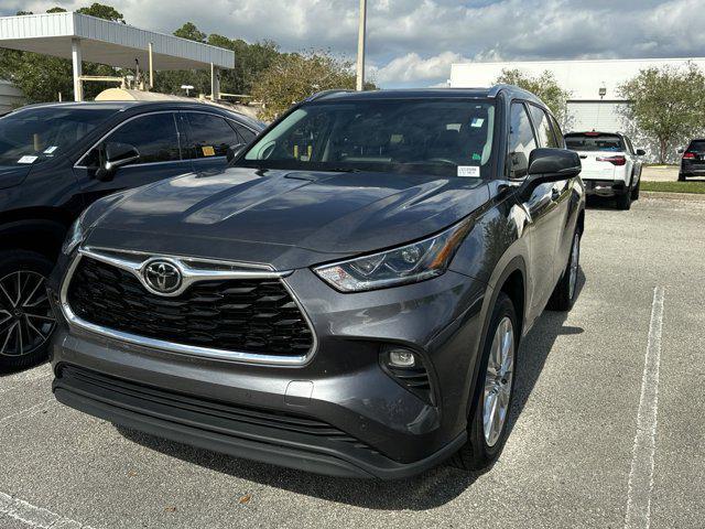 used 2022 Toyota Highlander car, priced at $37,890