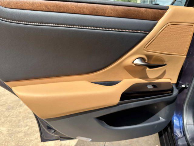 used 2025 Lexus ES 350 car, priced at $44,877