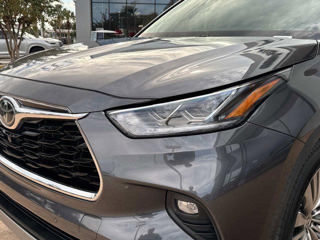 used 2020 Toyota Highlander car, priced at $31,990