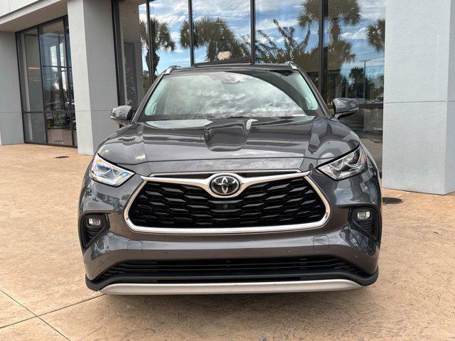 used 2020 Toyota Highlander car, priced at $31,990