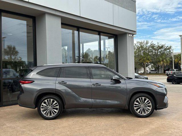 used 2020 Toyota Highlander car, priced at $31,990