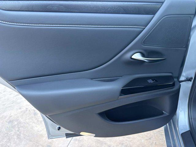 new 2025 Lexus ES 350 car, priced at $48,110