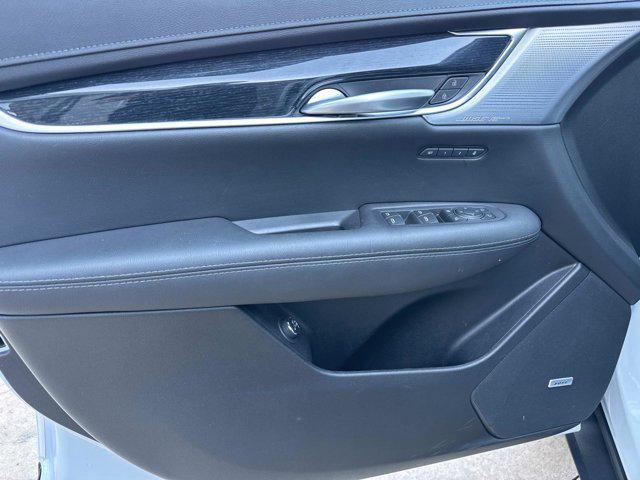 used 2025 Cadillac XT5 car, priced at $40,700