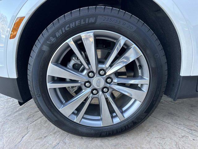 used 2025 Cadillac XT5 car, priced at $40,700