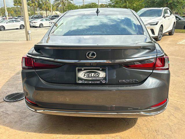 new 2025 Lexus ES 300h car, priced at $54,039