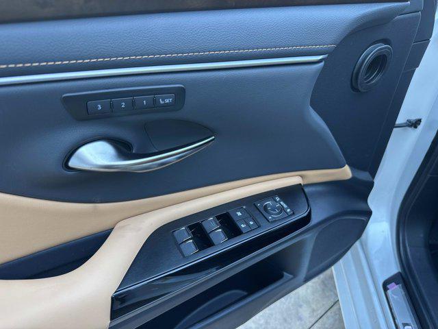 new 2025 Lexus ES 350 car, priced at $50,289