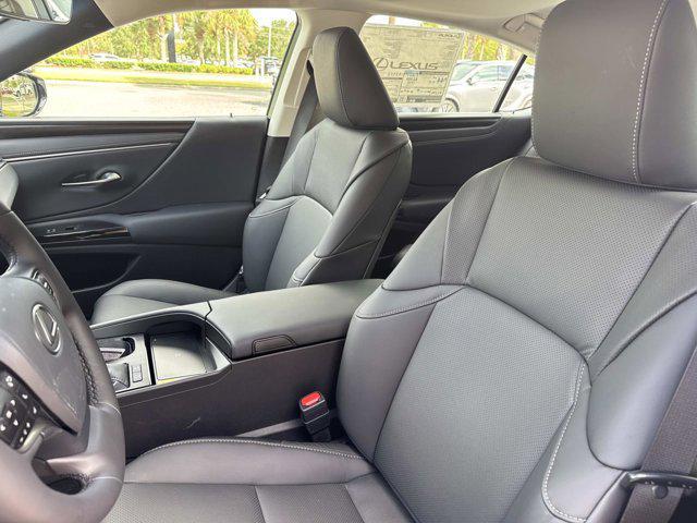 new 2025 Lexus ES 300h car, priced at $51,099