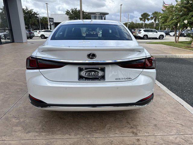new 2025 Lexus ES 300h car, priced at $51,099