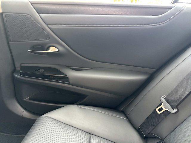new 2025 Lexus ES 300h car, priced at $51,099