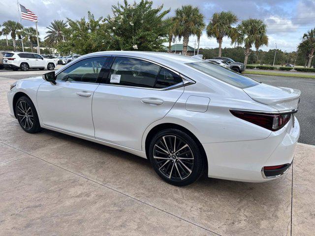 new 2025 Lexus ES 300h car, priced at $51,099