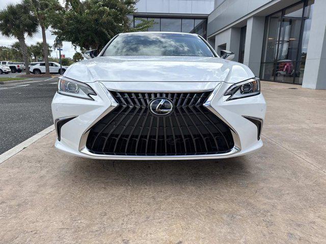 new 2025 Lexus ES 300h car, priced at $51,099