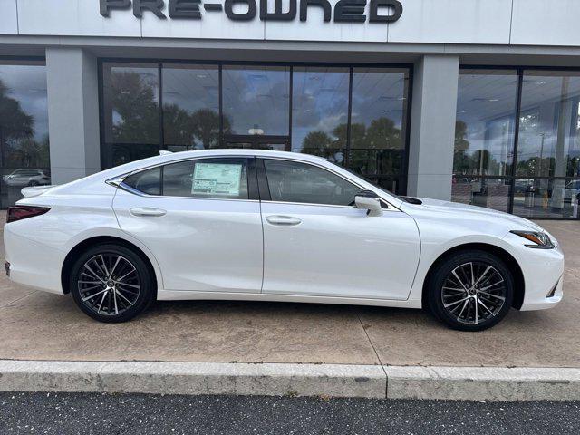 new 2025 Lexus ES 300h car, priced at $51,099